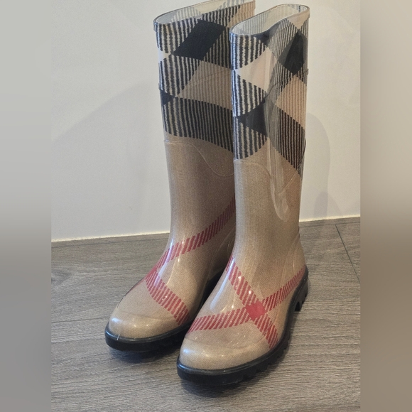 Burberry rainboots - Picture 1 of 4